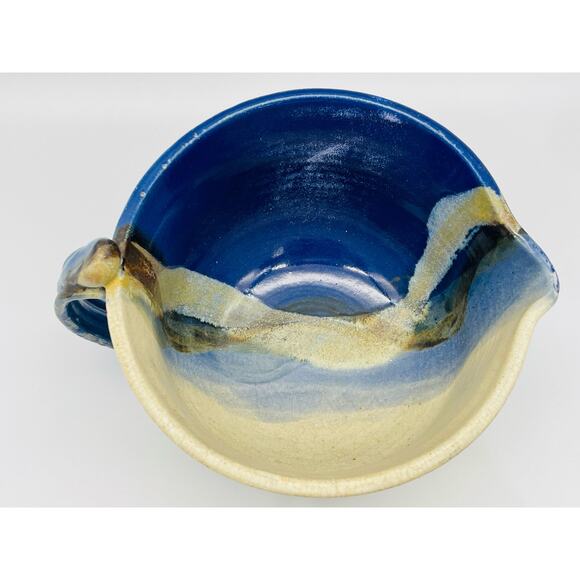 Ceramic Pottery Handmade Mixing Batter Bowl with Handle and Spout - Picture 4 of 7